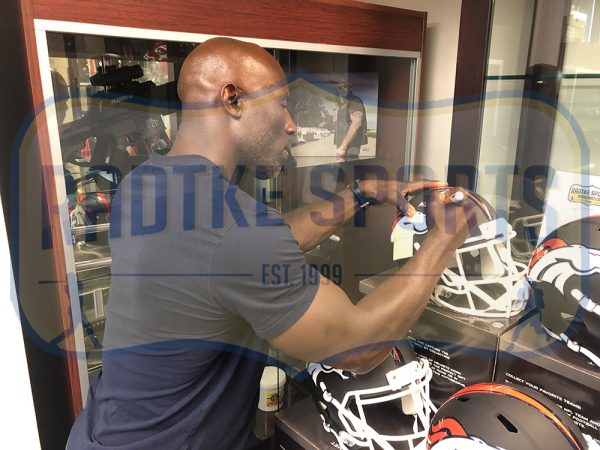Terrell Davis Signed Denver Broncos Speed Full Size Black Matte NFL Helmet with "Mile High Salute!" Inscription - Image 2