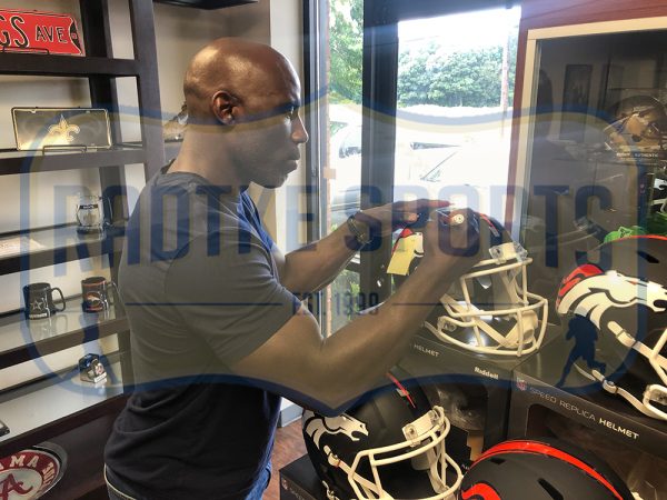 Terrell Davis Signed Denver Broncos Speed Full Size Black Matte NFL Helmet with "SB XXXII MVP" Inscription - Image 2