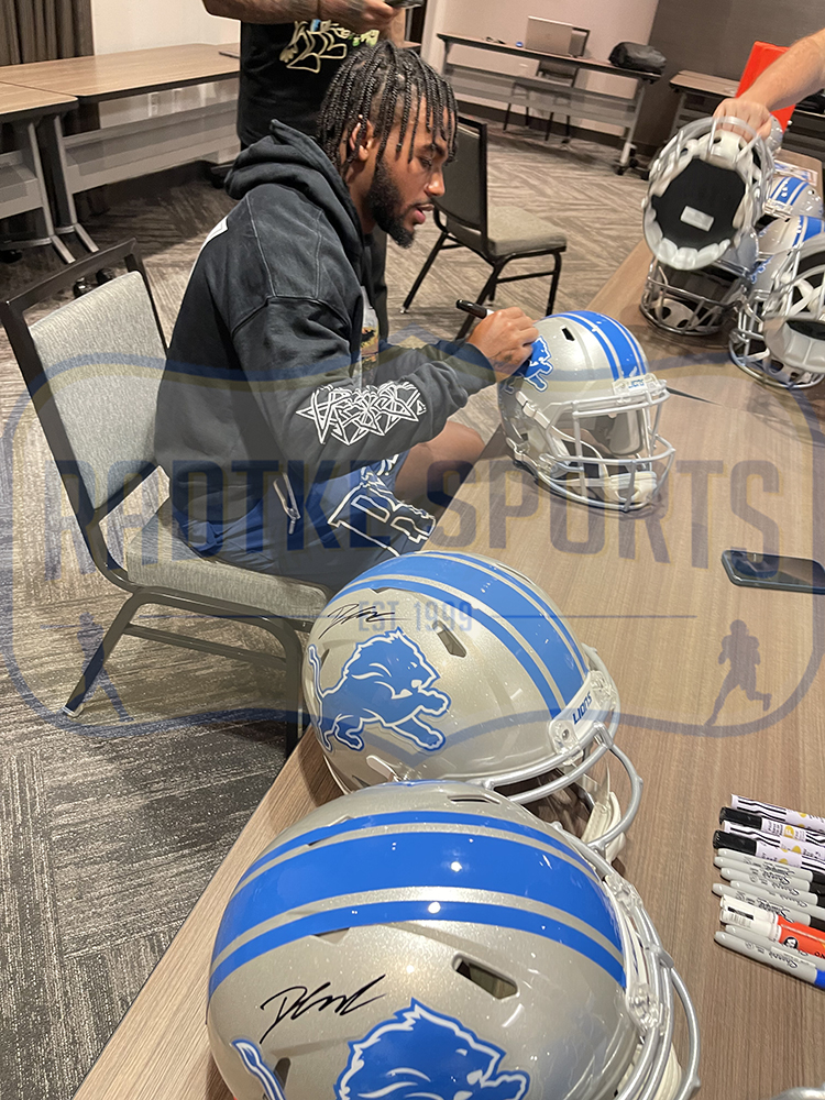 D'Andre Swift Signed Detroit Lions Speed Authentic NFL Helmet - Image 3
