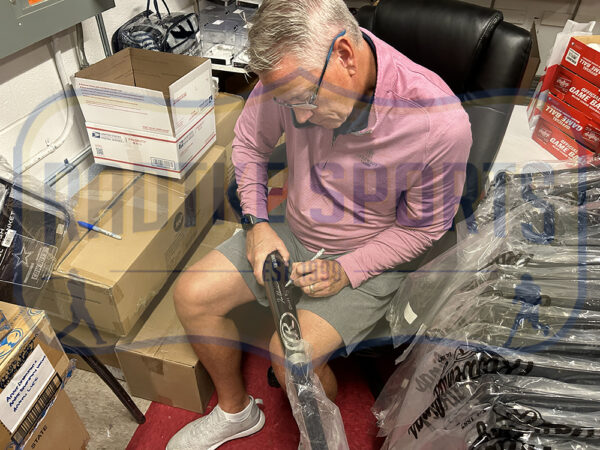 Tom Glavine Signed Atlanta Braves Rawlings Big Stick Black MLB Bat with "Chicks Dig the Longball" Inscription - Image 4