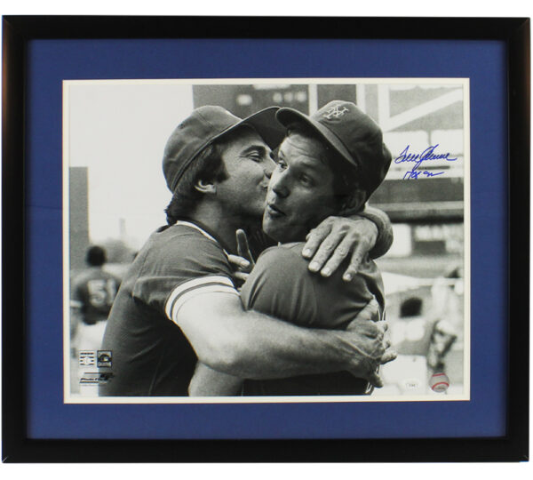 Tom Seaver Signed New York Mets Framed 16x20 Black & White Kiss on the Cheek MLB Photo with "HOF 92 " Inscription