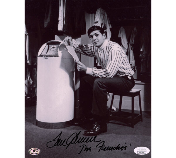 Tom Seaver Signed New York Mets Unframed 8x10 Black & White By Trash Can MLB Photo - Black Ink with "The Franchise" Inscription
