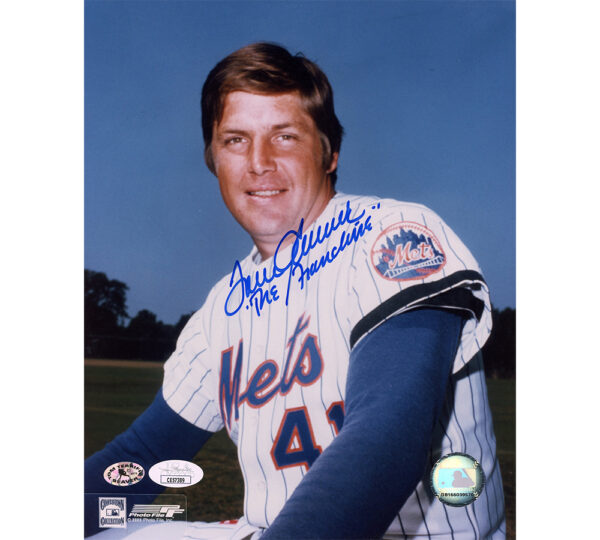 Tom Seaver Signed New York Mets Unframed 8x10 Close up Kneeling MLB Photo - Blue Ink with "The Franchise" Inscription