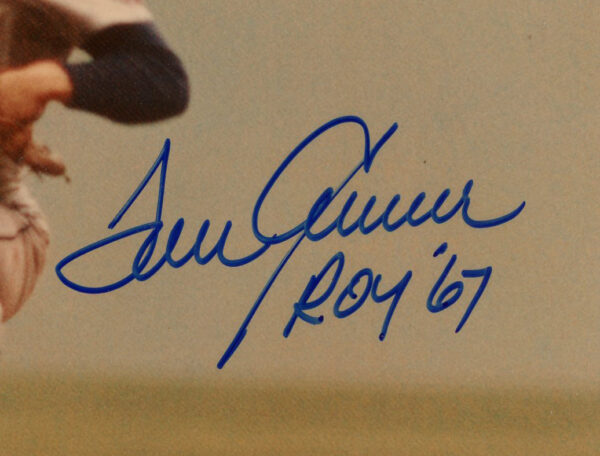 Tom Seaver Signed New York Mets Unframed 8x10 Color Pitching MLB Photo - Blue Ink with "ROY '67" Inscription - Image 2