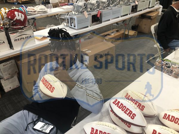 Melvin Gordon Signed Wisconsin Badgers Embroidered NCAA Football With Career Stats Inscription - Image 4