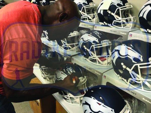 Terrell Davis Signed Denver Broncos Speed AMP Authentic NFL Helmet with "2x SB Champ" Inscription - Image 3
