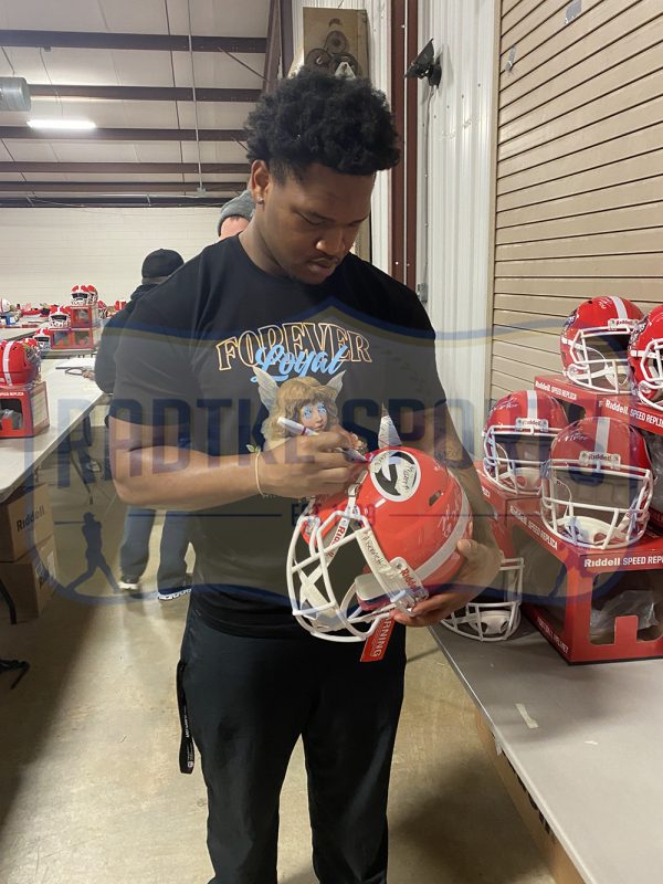 Georgia Bulldogs Team Signed Speed Authentic NCAA Helmet With 7 Signed "Nakobe Dean, James Cook, Jalen Carter, Jordan Davis, Brock Bowers, Devonte Wyatt, Stetson Bennett" - Image 8
