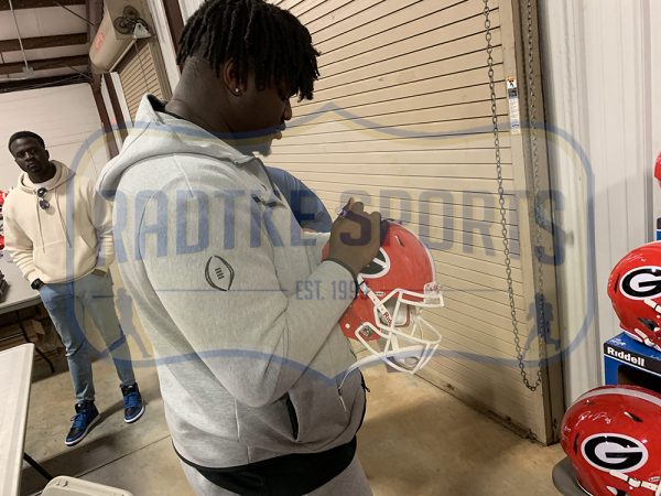 Georgia Bulldogs Team Signed Speed Authentic NCAA Helmet With 7 Signed "Nakobe Dean, James Cook, Jalen Carter, Jordan Davis, Brock Bowers, Devonte Wyatt, Stetson Bennett" - Image 7