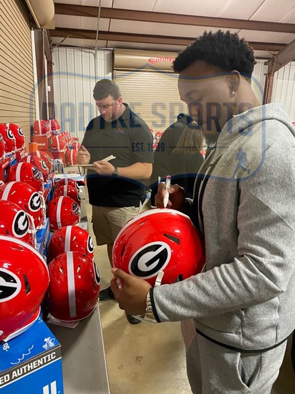 Georgia Bulldogs Team Signed Speed Authentic NCAA Helmet With 7 Signed "Nakobe Dean, James Cook, Jalen Carter, Jordan Davis, Brock Bowers, Devonte Wyatt, Stetson Bennett" - Image 6
