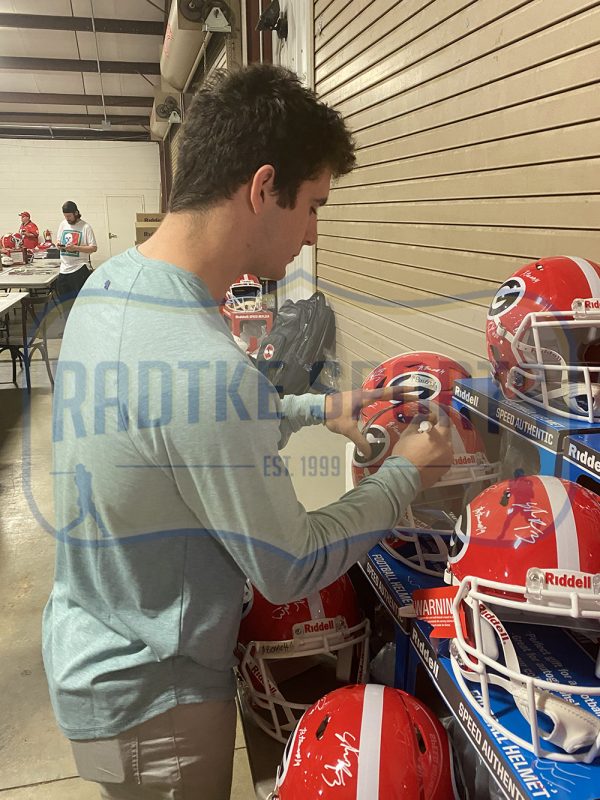 Georgia Bulldogs Team Signed Speed Authentic NCAA Helmet With 7 Signed "Nakobe Dean, James Cook, Jalen Carter, Jordan Davis, Brock Bowers, Devonte Wyatt, Stetson Bennett" - Image 5