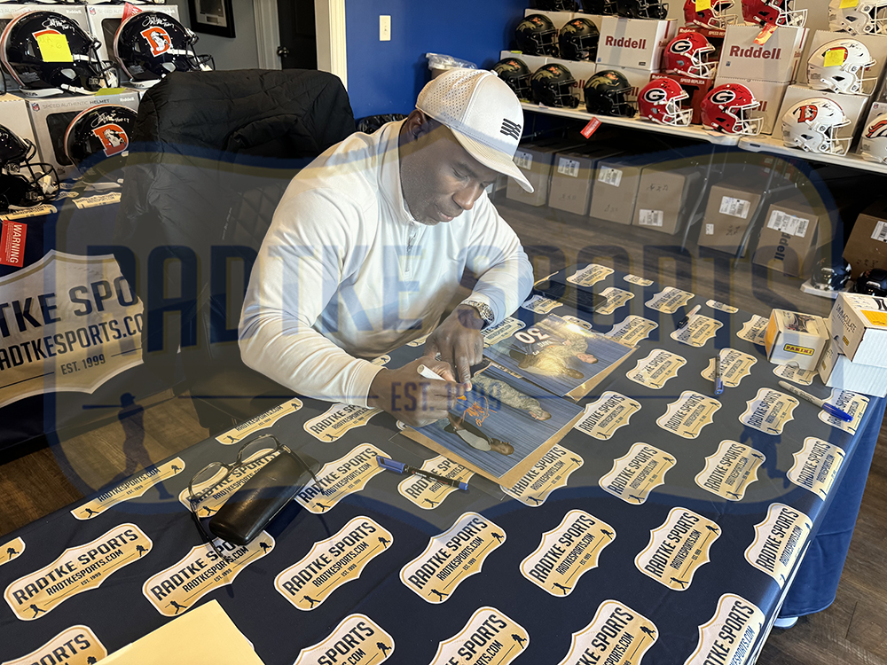 Terrell Davis Signed Denver Broncos Speed Flex Authentic Salute to Service 4 NFL Helmet with "HOF 17" Inscription - Image 5