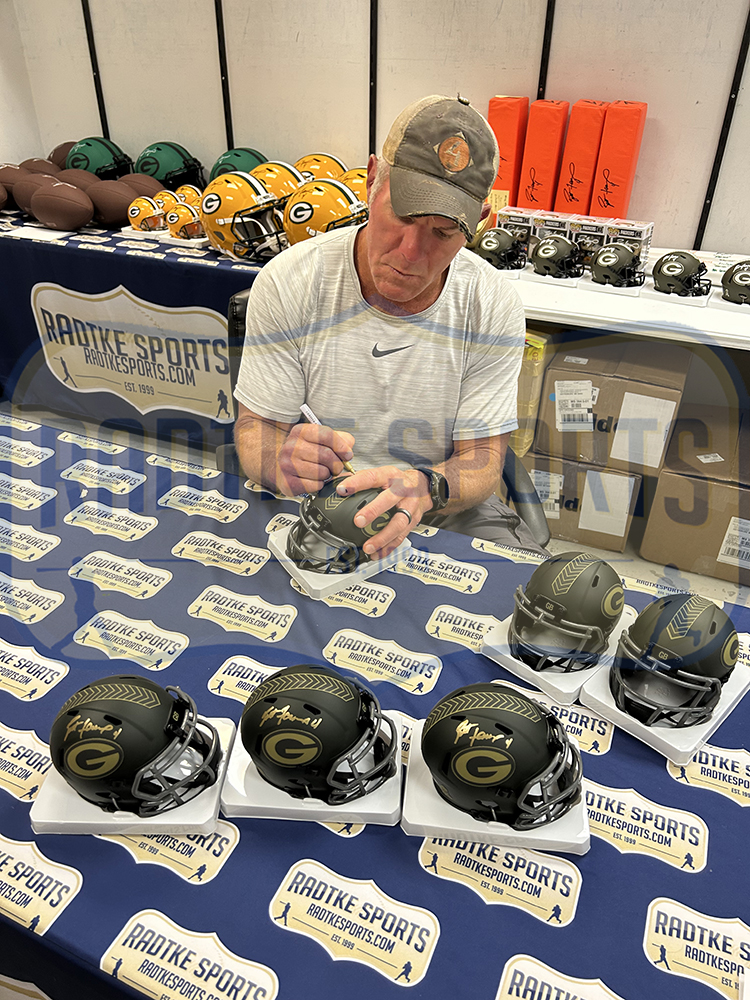 Brett Favre Signed Green Bay Packers Speed Salute to Service 4 NFL Mini Helmet - Image 2