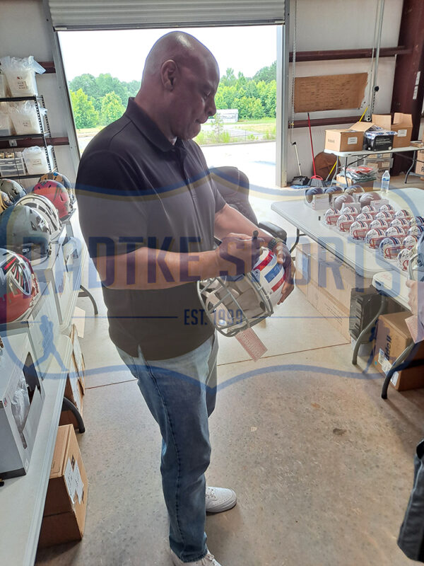 Warren Moon Signed Houston Oilers Speed Authentic Throwback White with Grey Face Mask NFL Helmet with “HOF 06" Inscription - Image 2
