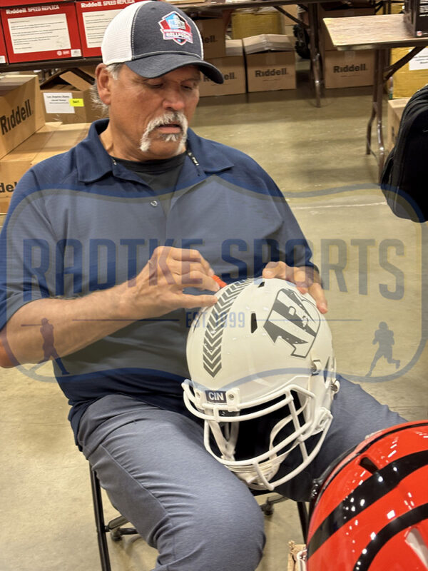 Anthony Munoz Signed Cincinnati Bengals Speed Full Size Salute To Service 3 NFL Helmet - Image 3