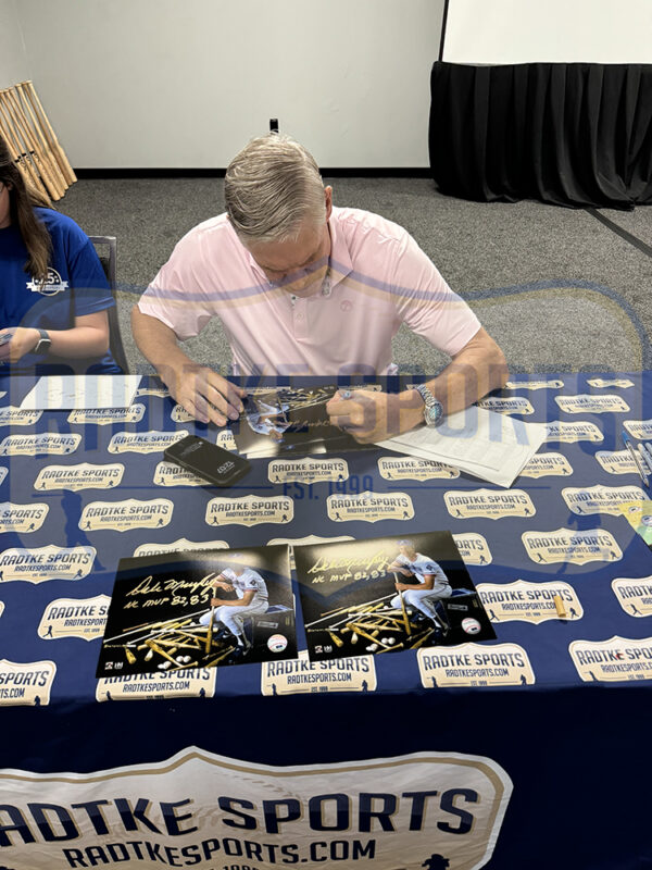 Dale Murphy Signed Atlanta Braves Unframed 8x10 Slugger MLB Photo With "82, 83 NL MVP" Inscription - Image 2