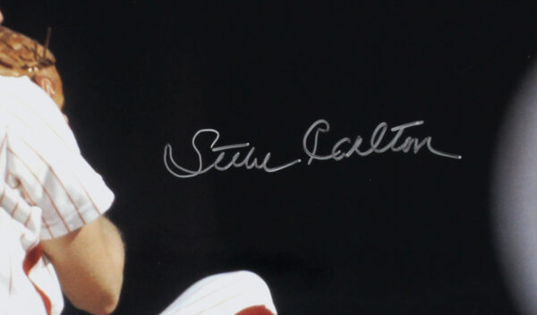 Steve Carlton Signed Philadelphia Phillies Unframed 16x20 MLB Pitching Photo - Image 2