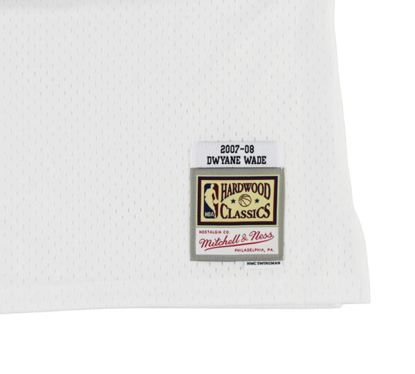 Dwayne Wade Miami Heat Mitchell & Ness White 05-06 Swingman NBA Jersey - Image 4