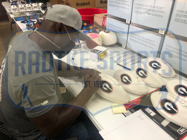 Terrell Davis Signed Georgia Bulldogs Embroidered Logo NCAA Football with "Go Dawgs" Inscription - Image 4
