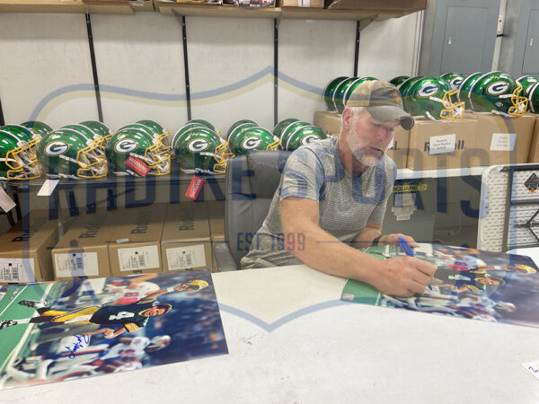 Brett Favre Signed Green Bay Packers Framed 16x20 NFL Photo - The Kid Shot - Image 3