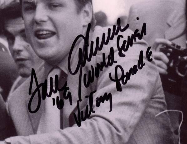 Tom Seaver Signed New York Mets Unframed 8x10 Black & White MLB Photo - Black Ink with "69 World Series Victory Parade" Inscription - Image 2