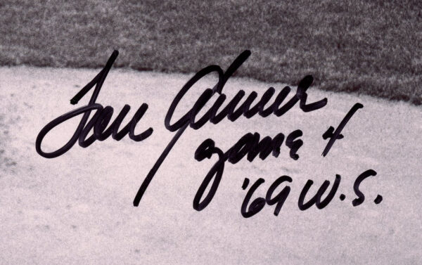 Tom Seaver Signed New York Mets Unframed 8x10 Black & White on Mound MLB Photo - Black Ink with "Game 4 '69 WS" Inscription - Image 2