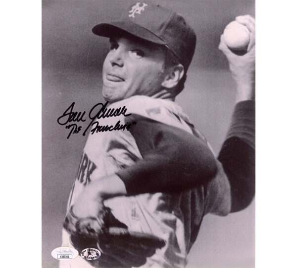 Tom Seaver Signed New York Mets Unframed 8x10 Black & White MLB Pitching Photo - Black Ink with "The Franchise" Inscription