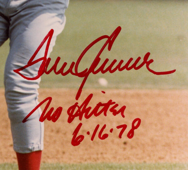 Tom Seaver Signed Cincinnati Red Unframed 8x10 Throwing on Grass MLB Photo with "No Hitter 6-16-78" Inscription - Image 2