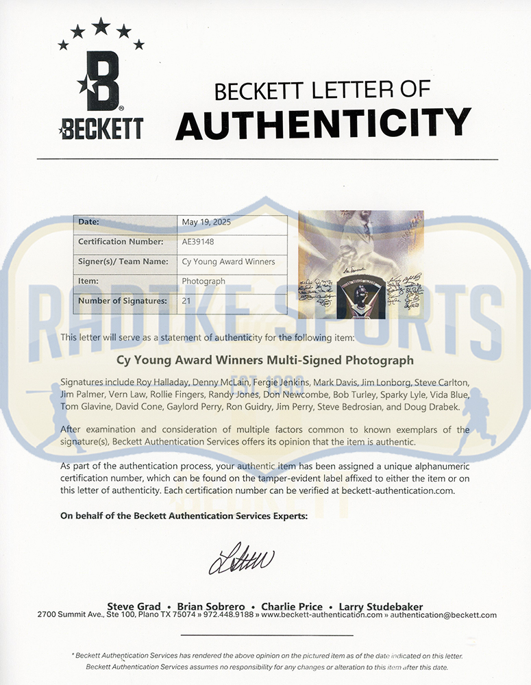 Multi Signed Unframed 20x24 CY Young Award MLB Photo with 21 signatures including Roy Halladay & Tom Glavine - Image 4