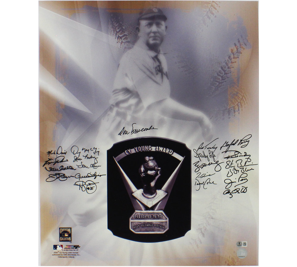 Multi Signed Unframed 20x24 CY Young Award MLB Photo with 21 signatures including Roy Halladay & Tom Glavine - Image 2