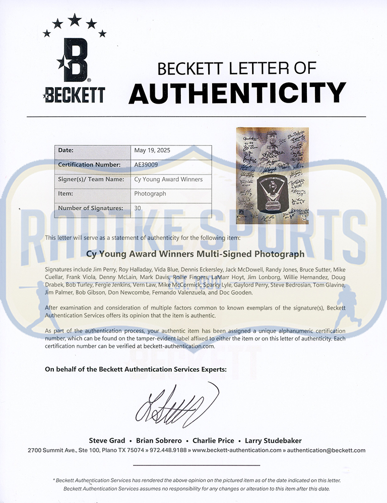 Multi-Signed Unframed 16x20 CY Young Award MLB Photo with 30 signatures including Roy Halladay & Fernando Valenzuela - Image 3