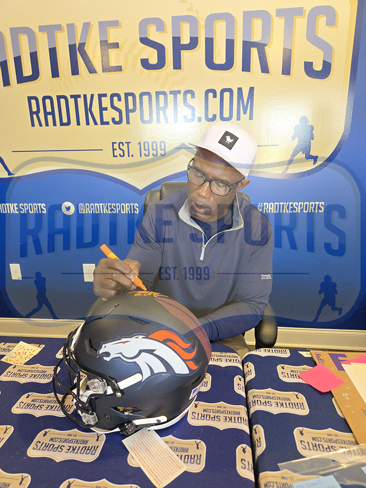 Terrell Davis and John Elway Signed Denver Broncos Speed Flex Authentic NFL Helmet with "HOF 17 and 2x SB Champs" Inscriptions - Image 6
