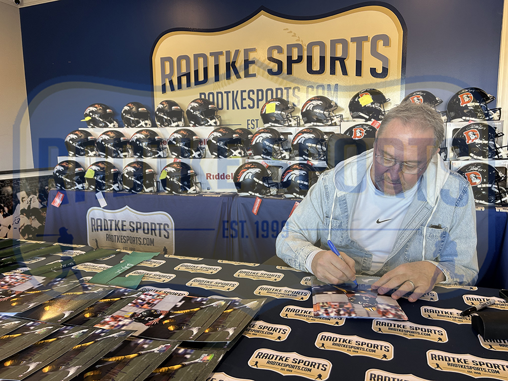 Don Majkowski signed Green Bay Packers Unframed 8x10 Scrambling NFL Photo - Image 3