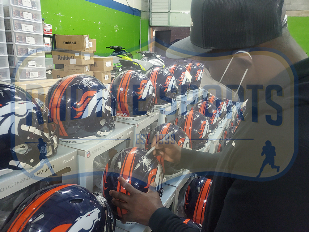 Terrell Davis Signed Denver Broncos Speed Authentic Custom NFL Helmet with "Bronco 4 Life" Inscription - Image 3