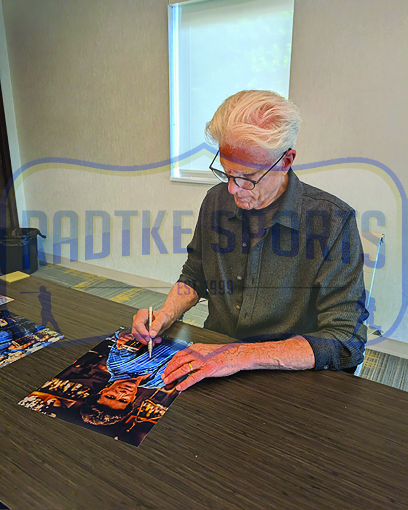 Ted Danson Signed Cheers Unframed 11x14 Holding Beer Mugs Photo - Image 3