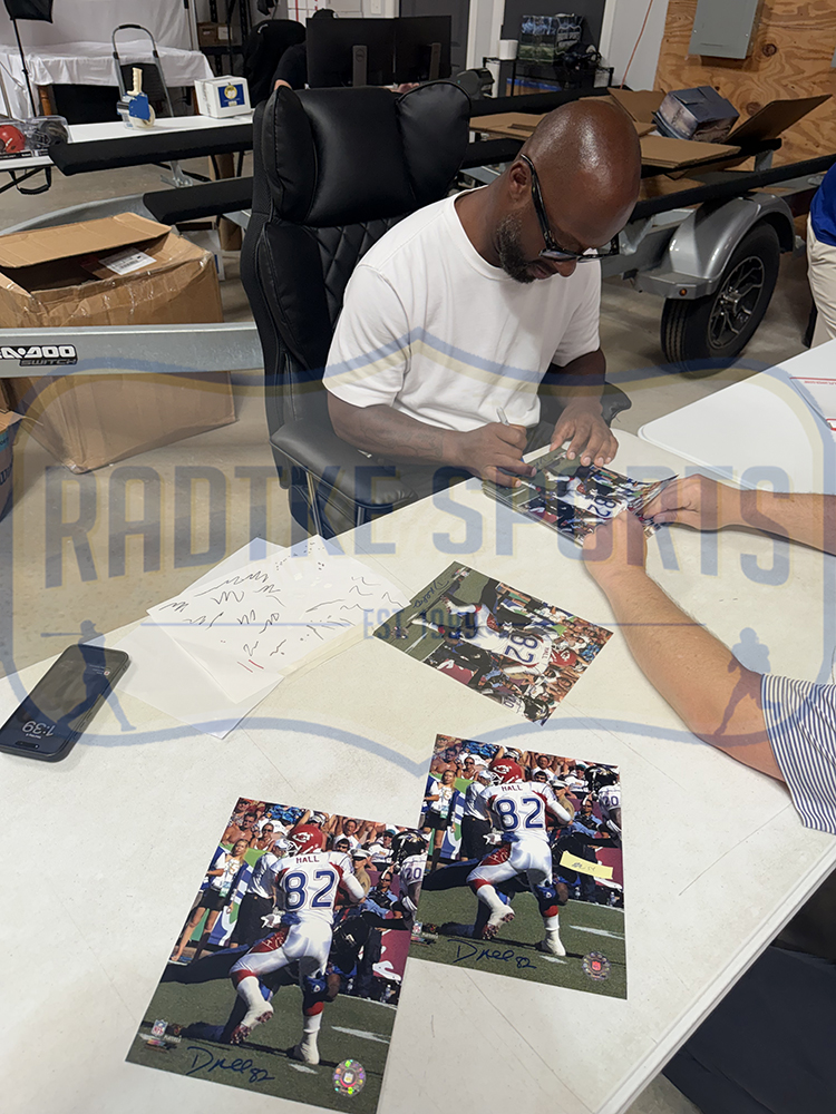 Dante Hall Signed Kansas City Chiefs Unframed 8x10 NFL Pro Bowl Photo - Backside - Image 3