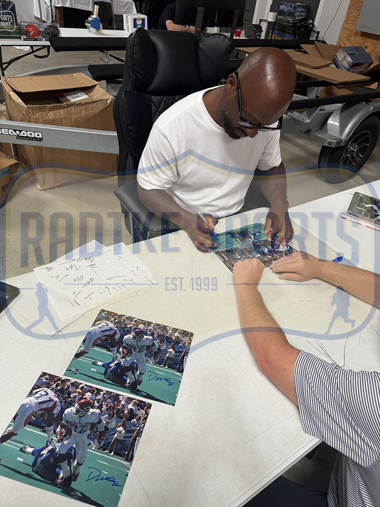 Dante Hall Signed Kansas City Chiefs Unframed 8x10 NFL Pro Bowl Photo - Image 3