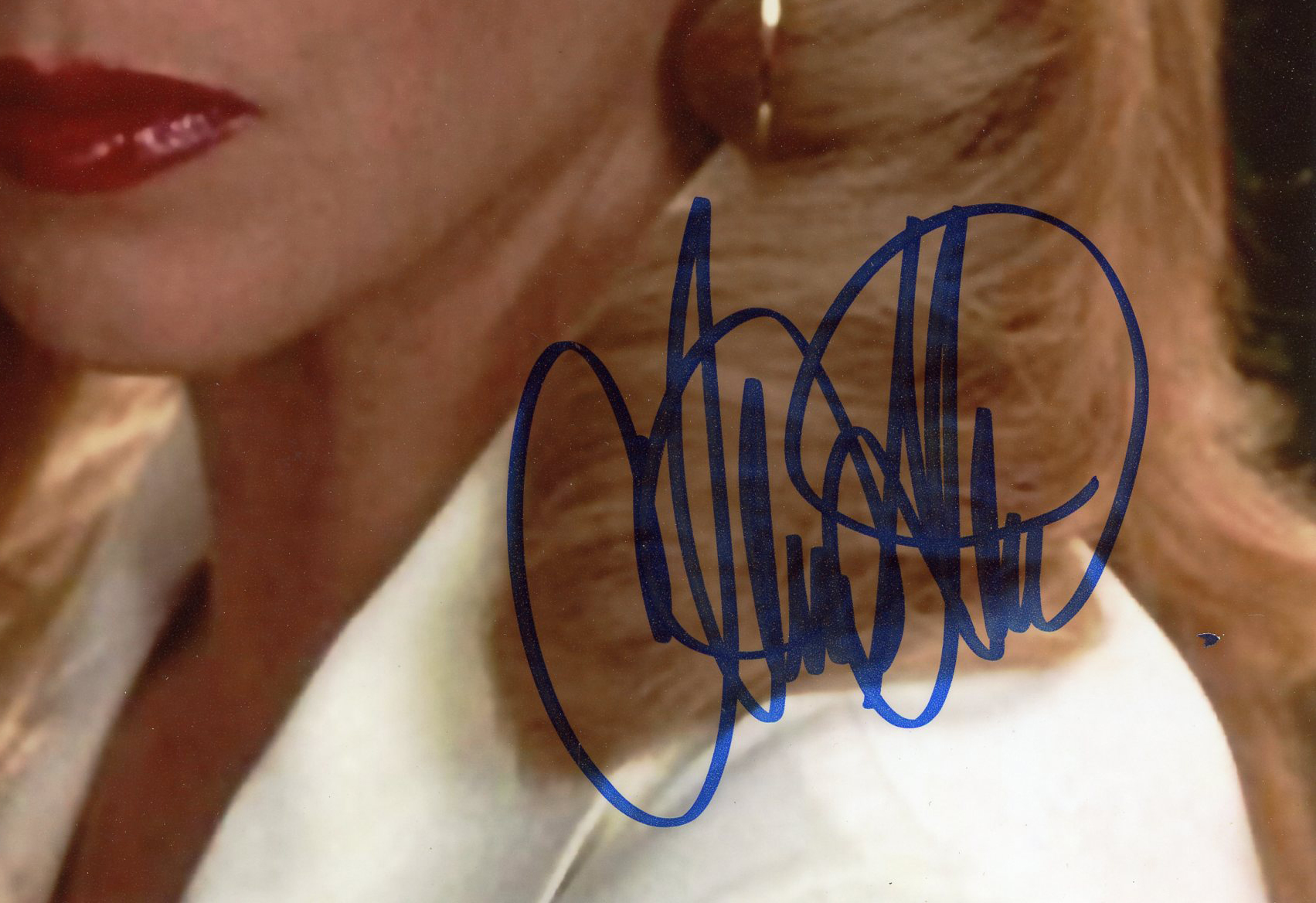 Christina Applegate Signed Anchorman Unframed 8x10 Up Close Headshot Photo - Image 2