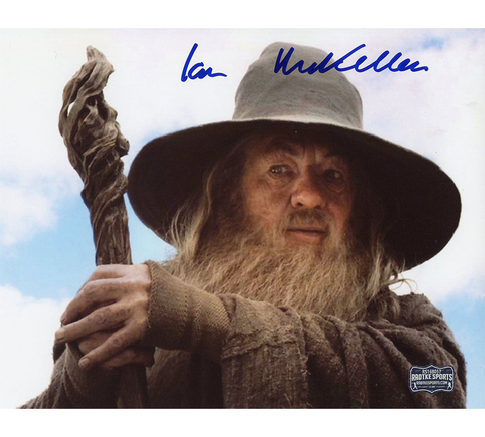 Ian McKellen Signed The Lord of the Rings Unframed 8x10 Gandalf Holding Staff Photo