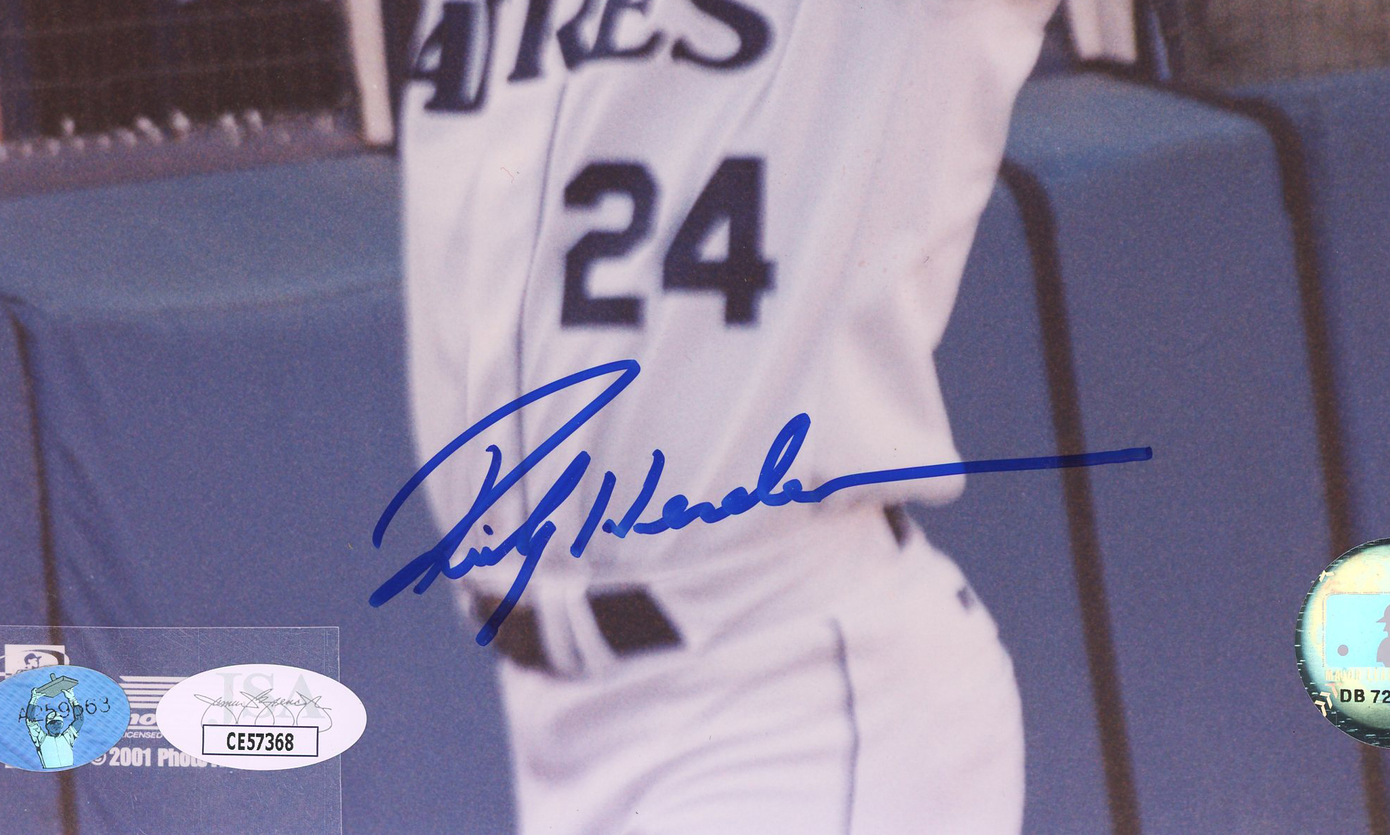 Rickey Henderson Signed San Diego Padres Unframed 8x10 Holding Plate MLB Photo - Image 2
