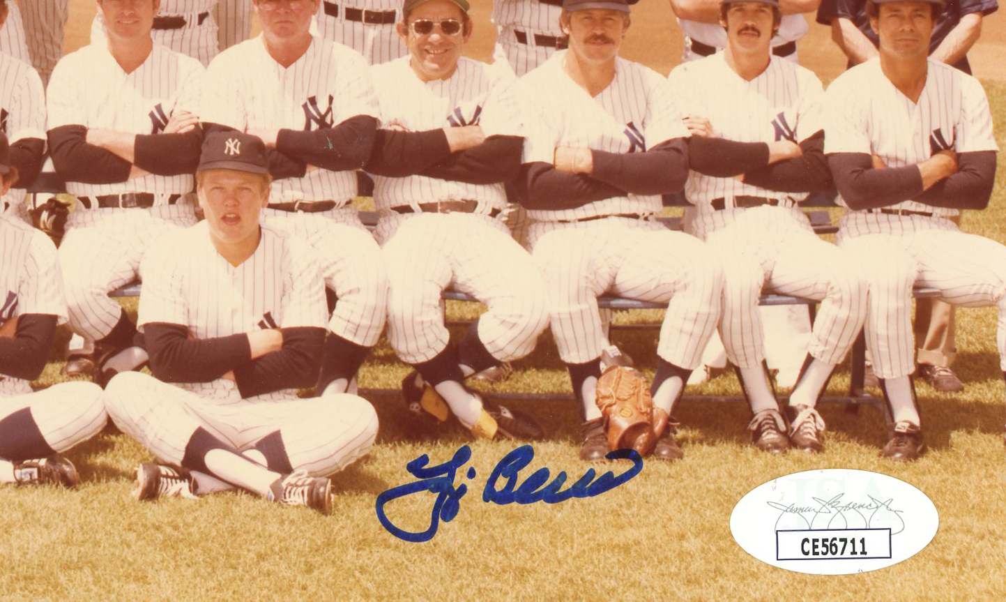 Yogi Berra Signed New York Yankees Unframed 8x10 MLB Team Photo - Image 2