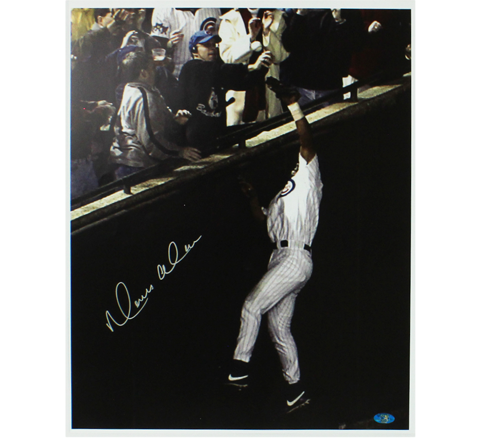Moises Alou Signed Chicago Cubs Unframed 16x20 Catching Home Run Ball MLB Photo