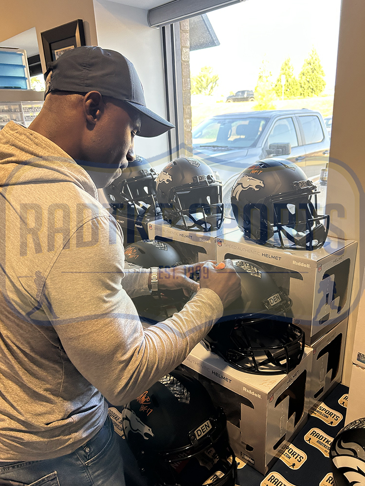 Terrell Davis Signed Denver Broncos Speed Authentic STS5 NFL Helmet with "HOF 17" Inscription - Radtke Sports Authenticated - Image 2